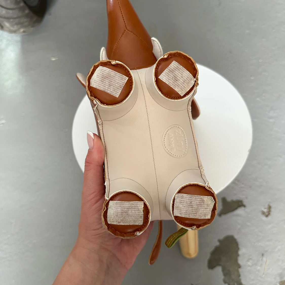 Züny elefant bokstöd i brunt skinn - 1