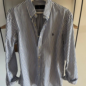 Randig skjorta från Ralph Lauren - Mycket bra skick, storlek M