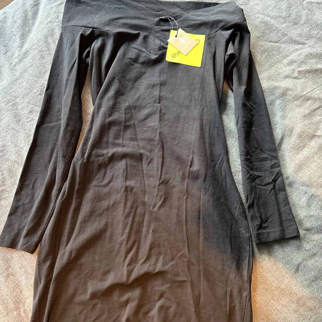 Svart offshoulder klänning