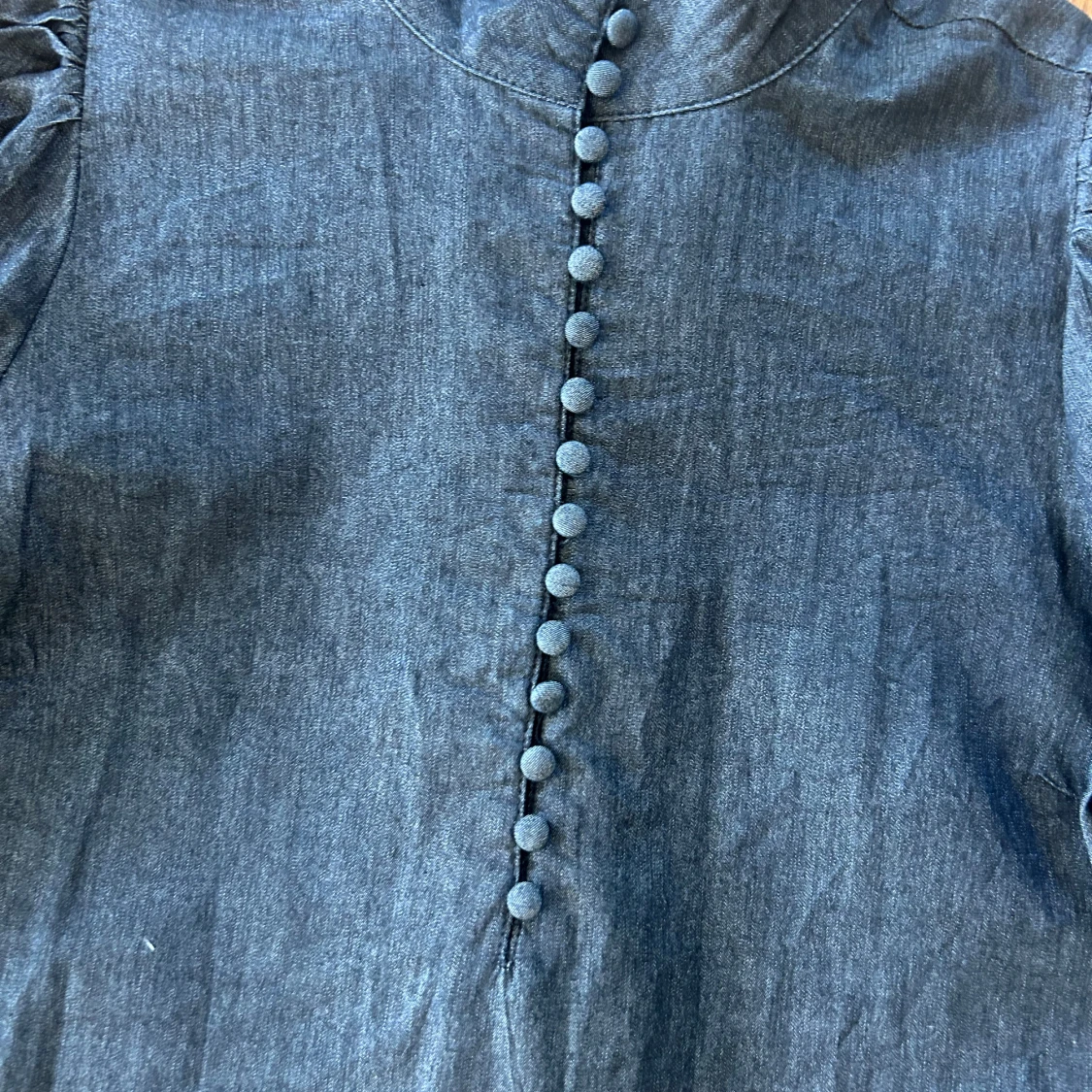 Svartgrå klänning med puffärmar från Co'couture - 1