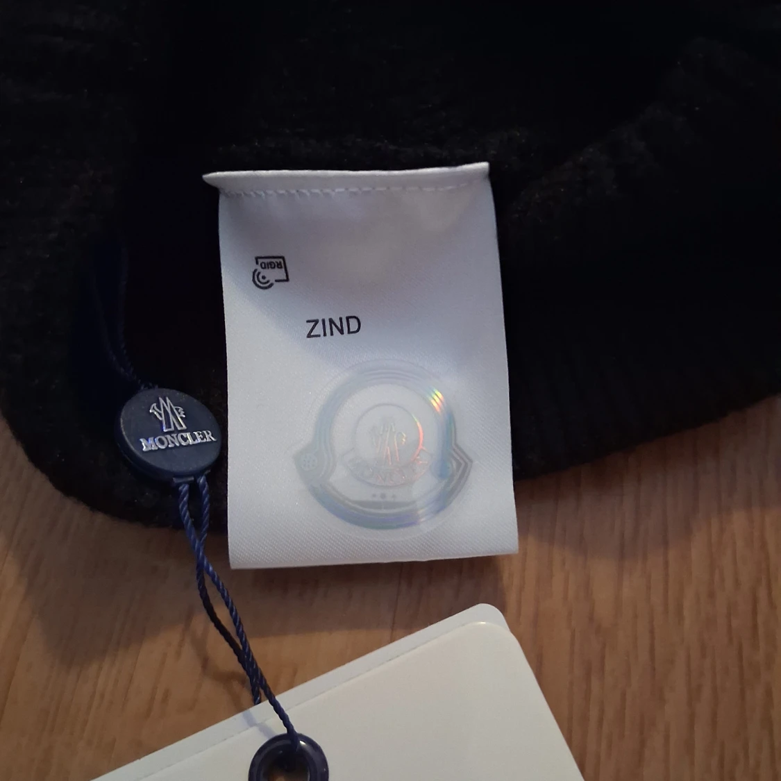 Svart Moncler mössa i ull - 2