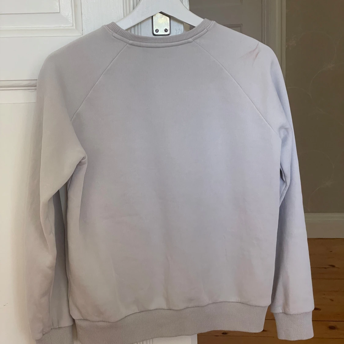 Ljusgrå sweatshirt från Peak Performance - 3