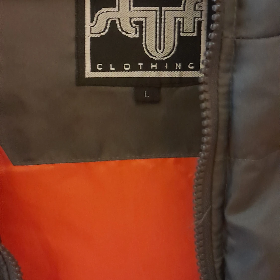 Grå dunväst från Stuff Clothing - 1