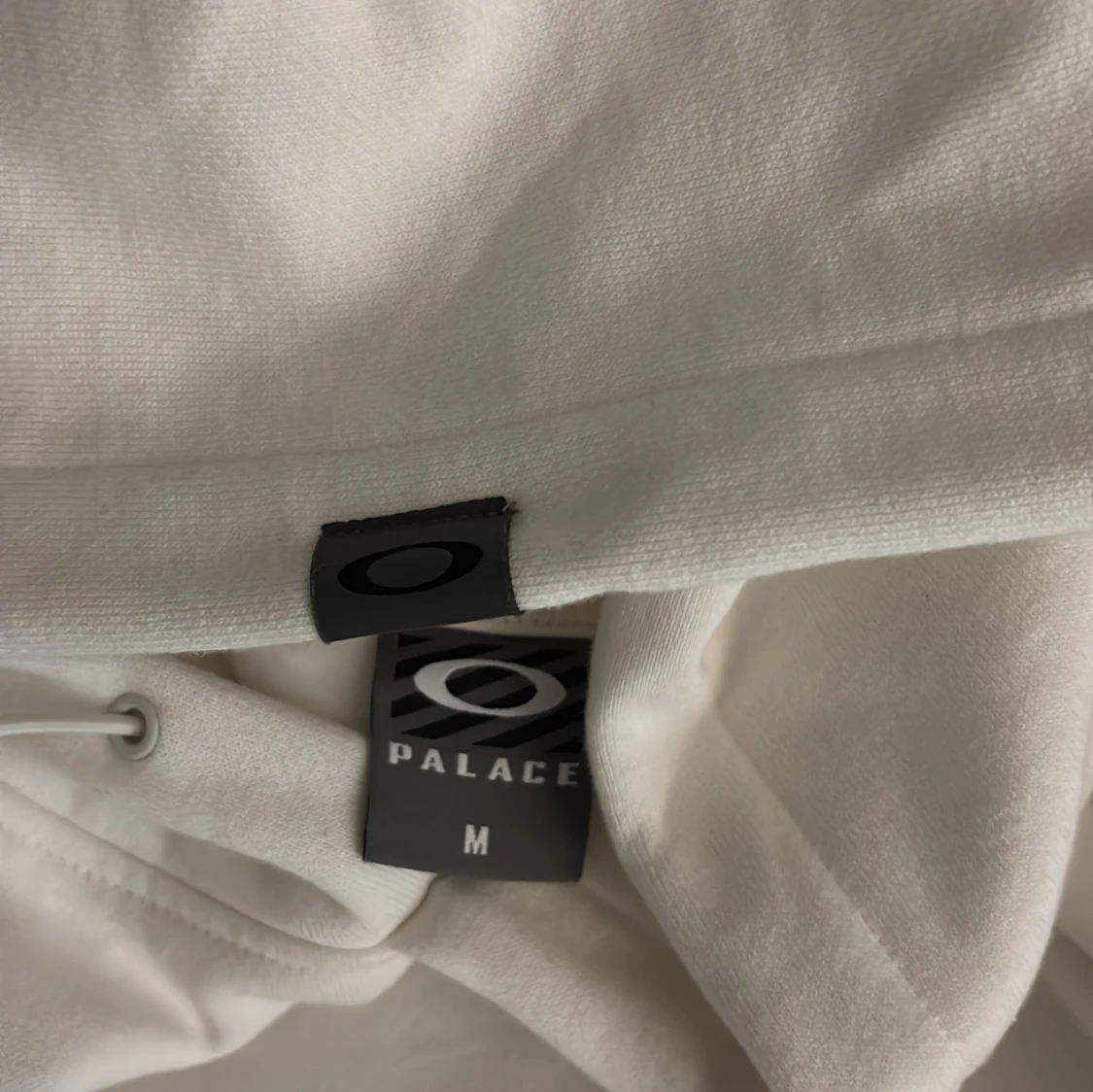 Palace x Oakley hoodie vit fw 24  - 4