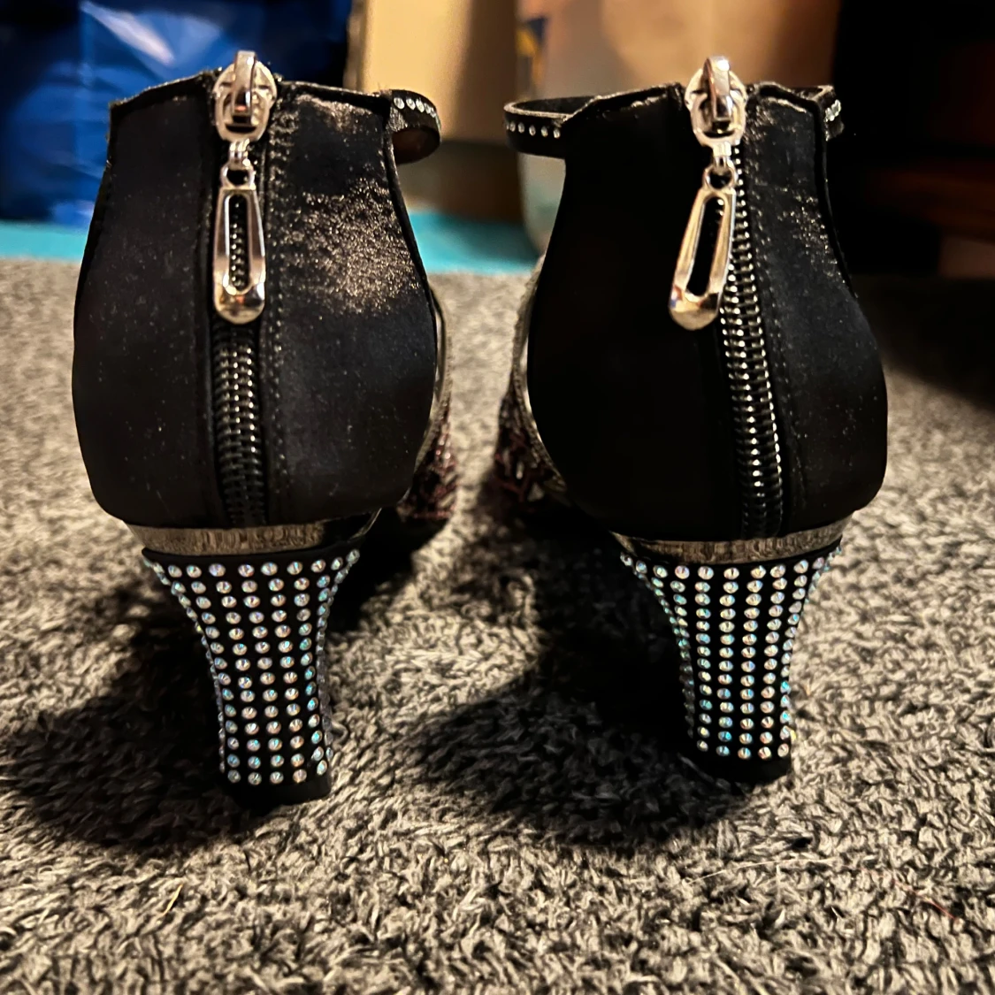 Svarta glittriga sandaler med klack - 3