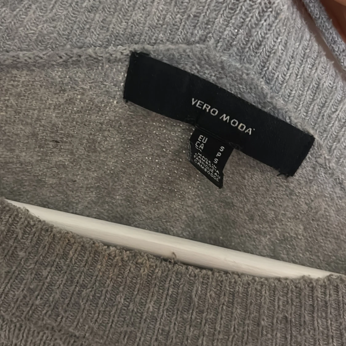 Grå stickad tröja - 2