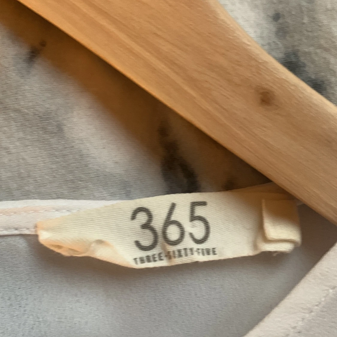 Vit blus från 365 - 2