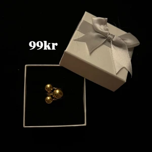 Guldig ring med kulor  - 22kr frakt 💗 