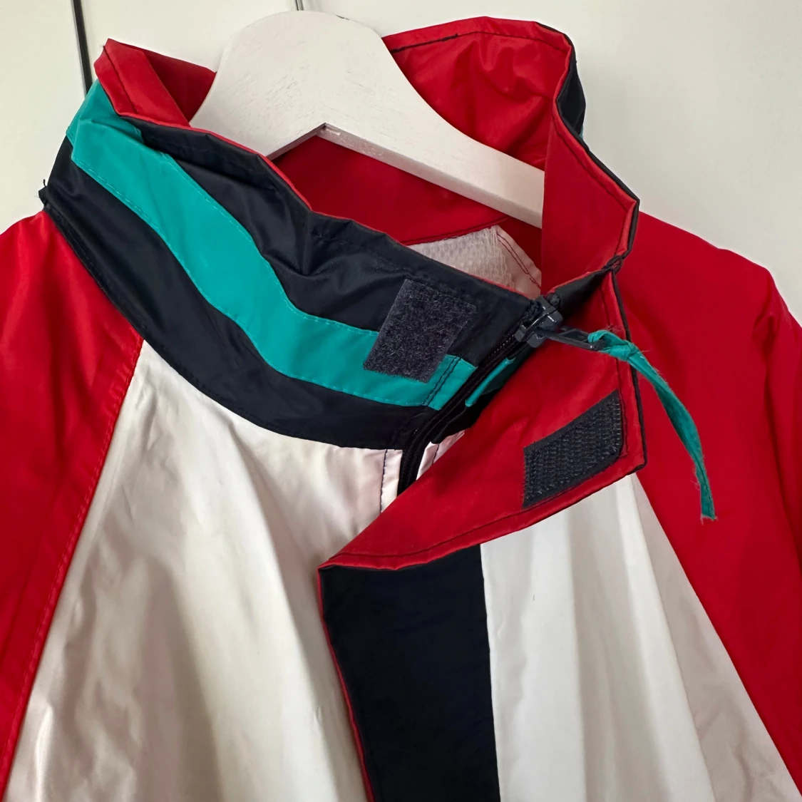 Flerfärgad regnjacka med retrostil - 2