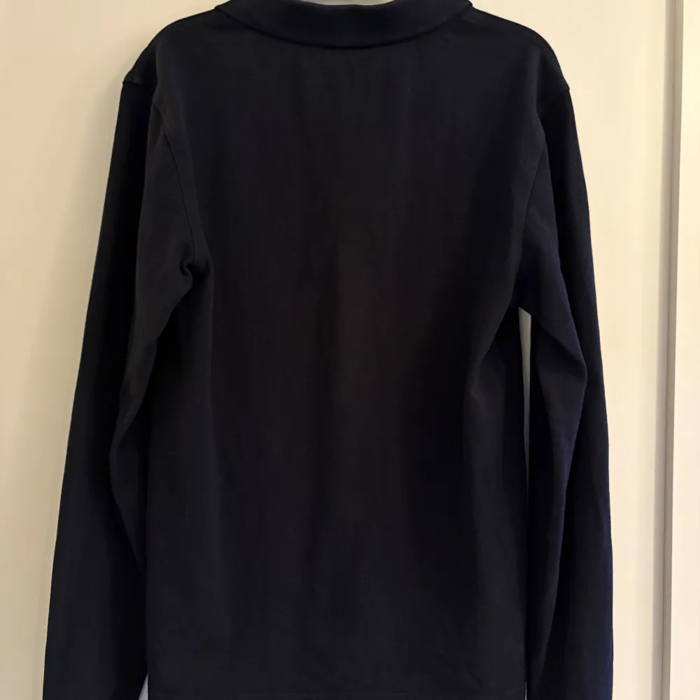 Långärmad pikétröja från Fred Perry. Säljer eftersom den blivit för liten. Neuletakit & Villapaidat.
