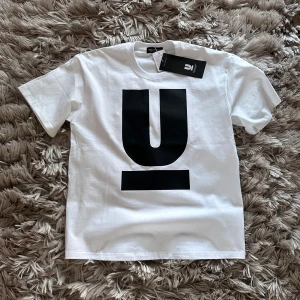 Undercover Takahashi U T-Shirt  - Har legat i min garderob ganska länge nu och har aldrig använt den eftersom den är för stor. Size 2