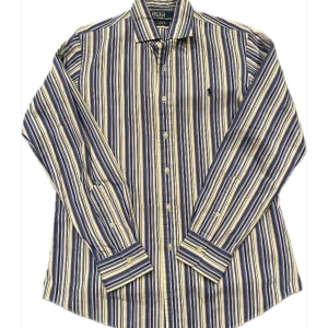Randig skjorta från Ralph Lauren - Snygg randig skjorta från Ralph Lauren i blått och vitt. Skjortan har långa ärmar och knappar framtill. Perfekt för en stilren look. Skjortan är i storlek M och är aningen större👍