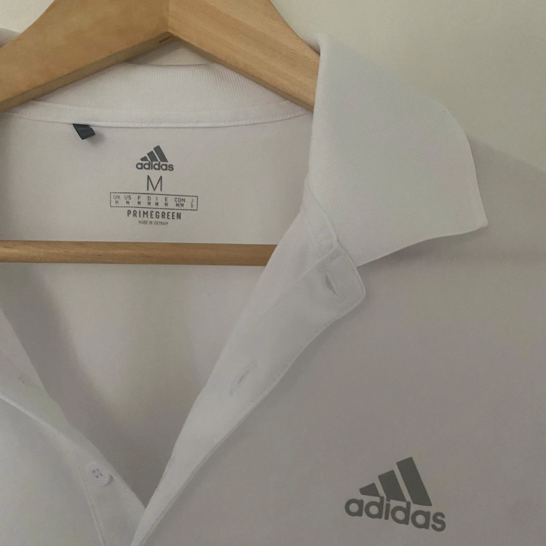 Vit pikétröja från Adidas - 2