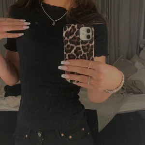 Svart topp från Zara  - Fin stilren topp från Zara. Storlek S.