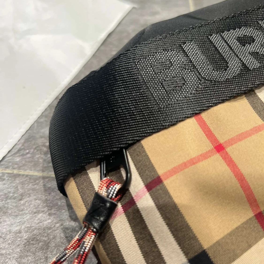 Rutig axelväska från Burberry - 1