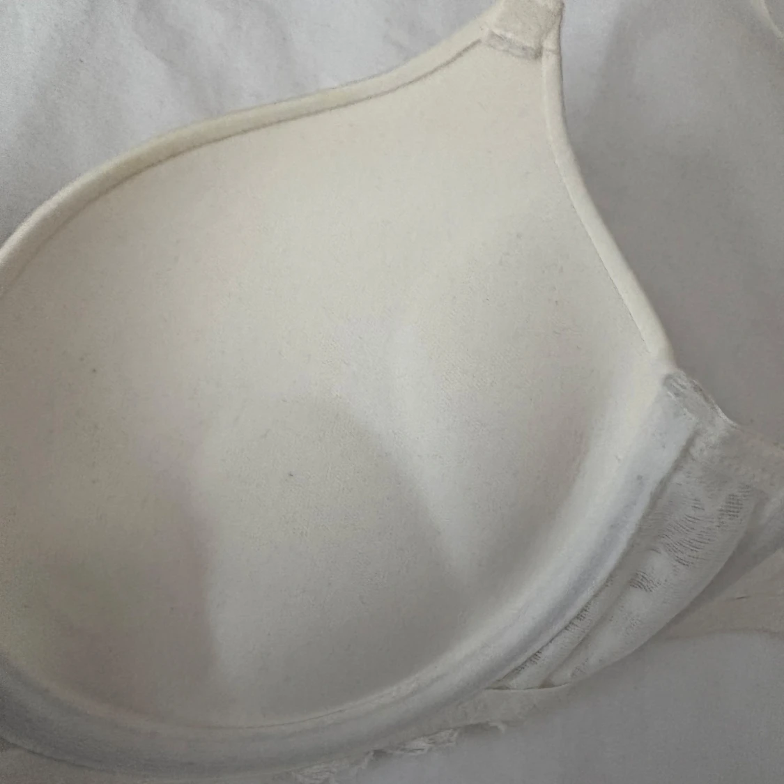 Vit vadderad bh💕 - 2