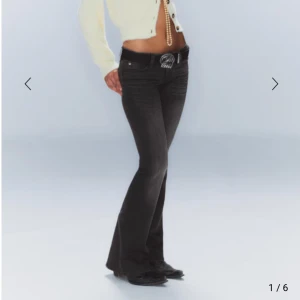 weekday jeans ⭐️  - jätte snygga weekday jeans i modellen booty bei i färgen svart 🙌 strlk 24/32 🩷endast testade men de var tyvärr för små:( 