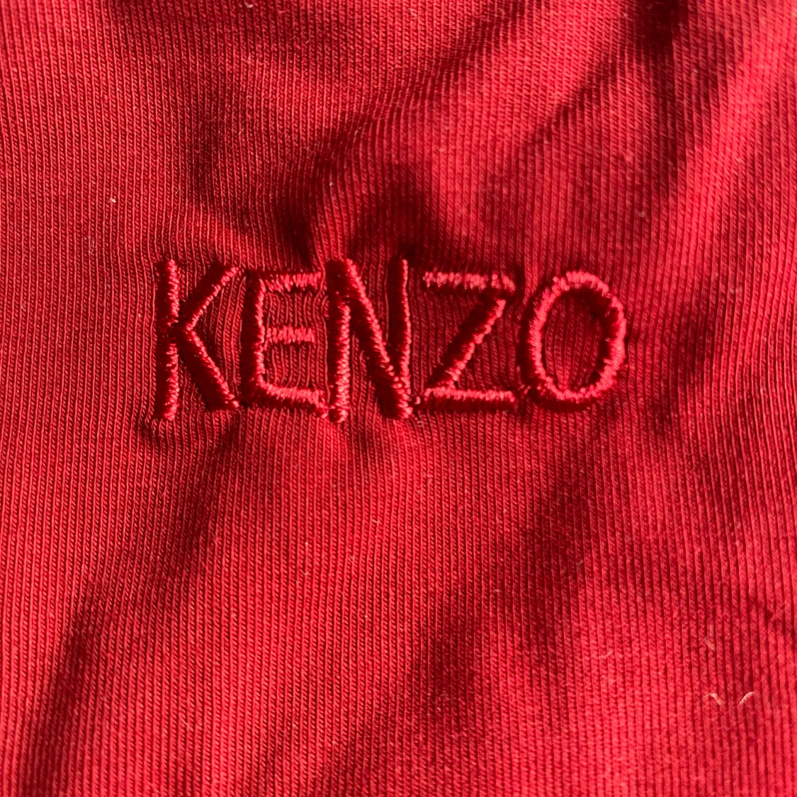 Röd t-shirt med tigerbroderi från Kenzo - 2