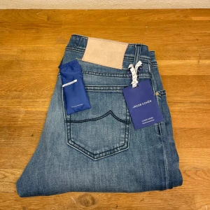 Jacob cohën jeans  - Säljer ett par helt nya (med tags) Jacob cohën, New season jeans i storlek 32, modell Bard, priset är ej hugget i sten och tar även gärna emot prisförslag // hör av er vid eventuella funderingar 🤩