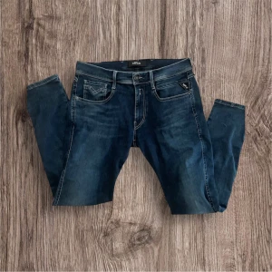 Replay Jeans - Riktigt schyssta Replay Jeans som har en riktigt go färg som är super till sommaren // Skriv vid funderingar🤩
