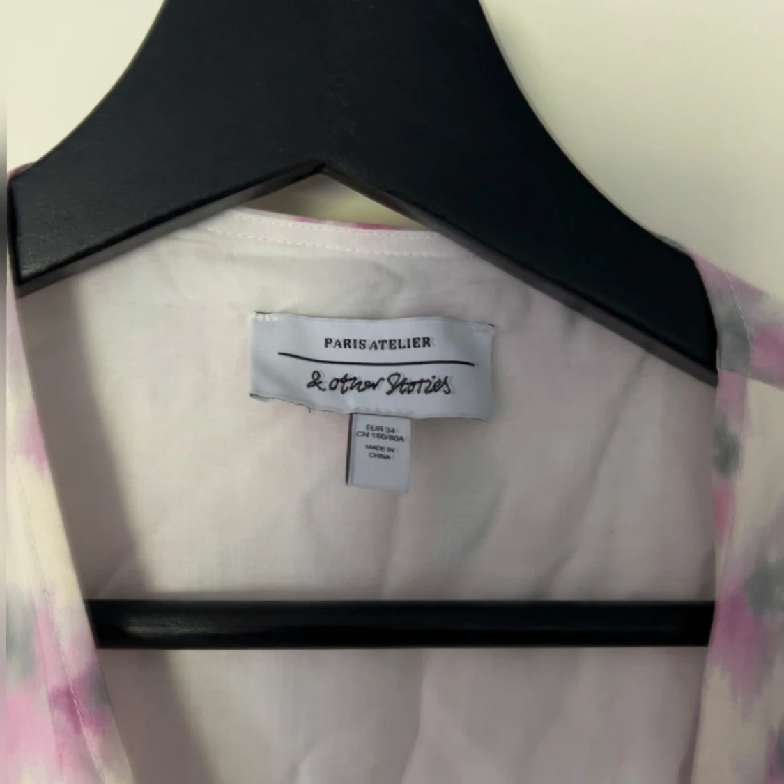 Blommig omlottklänning från & Other Stories - 2