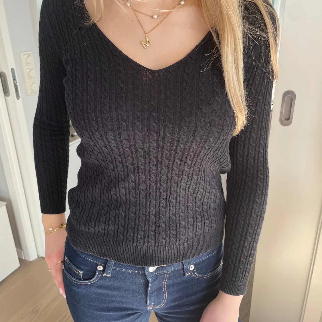 Svart kabelstickad tröja från Massimo Dutti