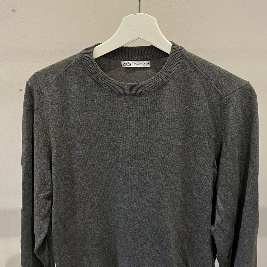 Mörkgrå tröja från Zara