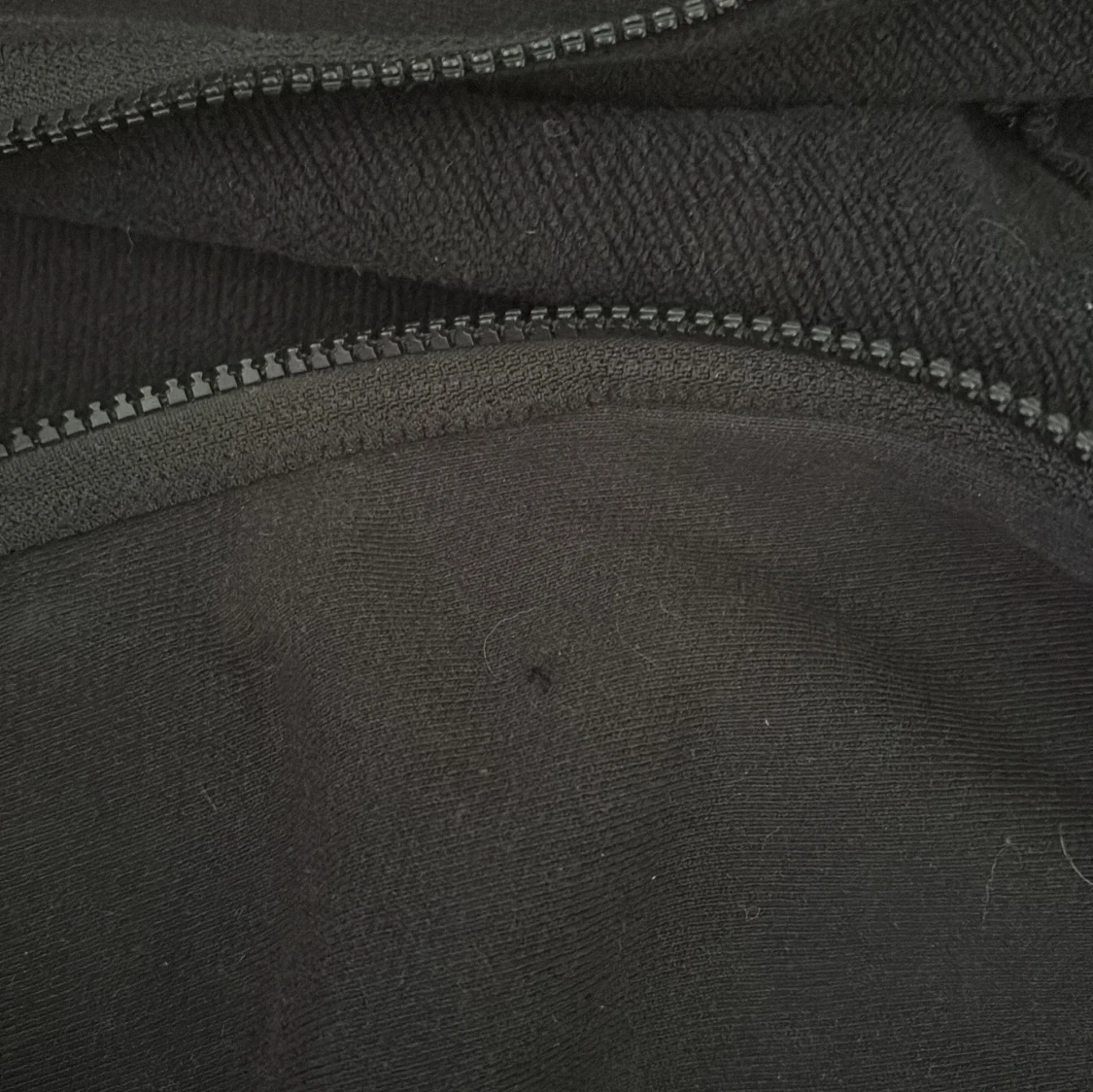 Svart hoodie med glasögon från C.P. Company - 4