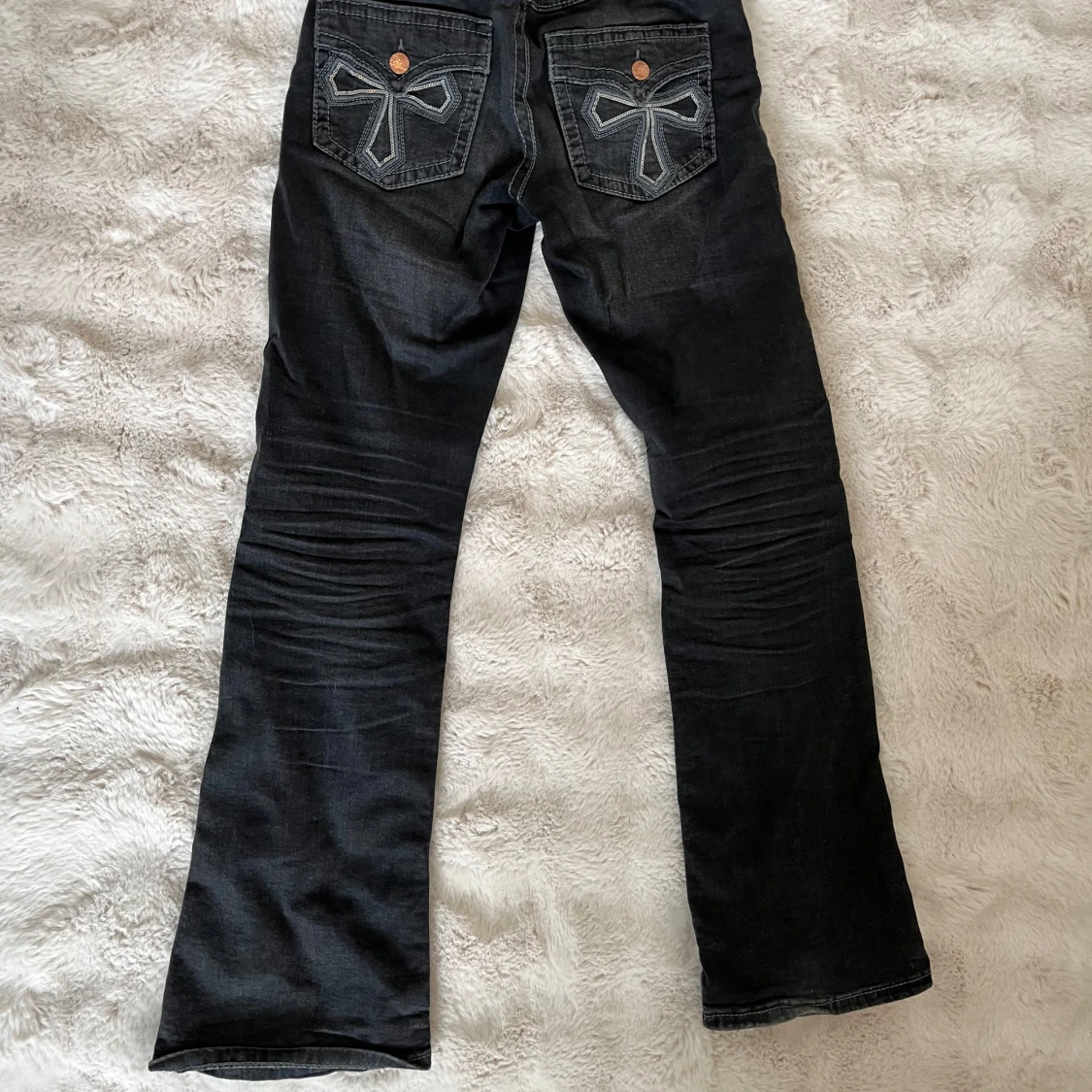 Svarta bootcut jeans från Gina Tricot - 1