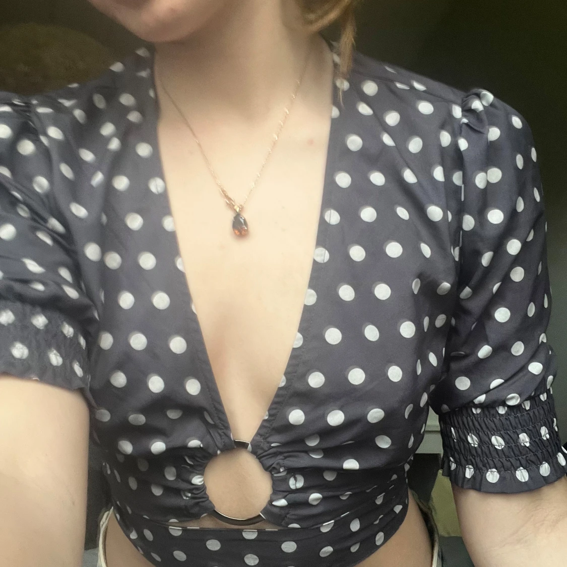 Svart prickig croppad blus från NA-KD x AFJ - 1