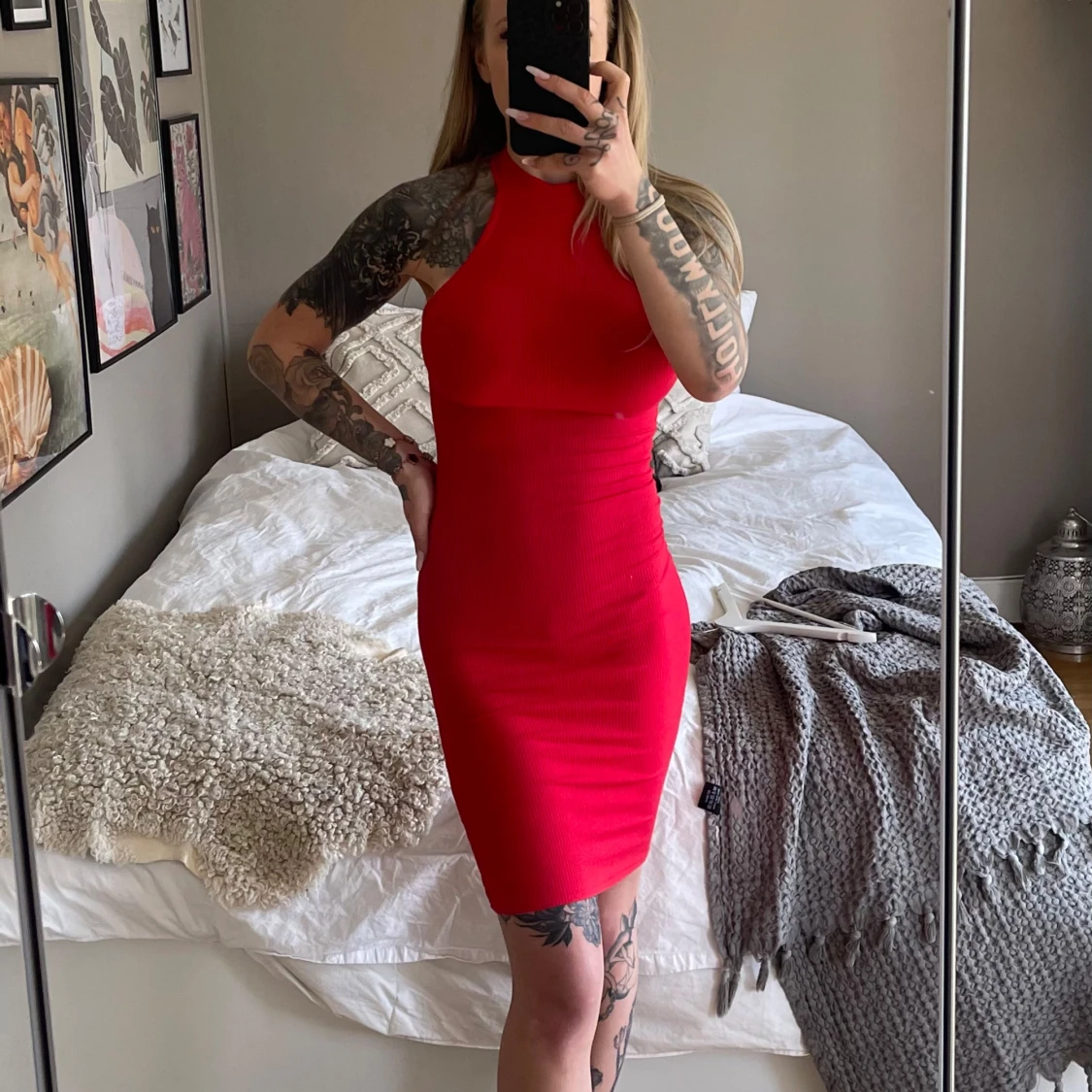 Röd ribbad tight klänning