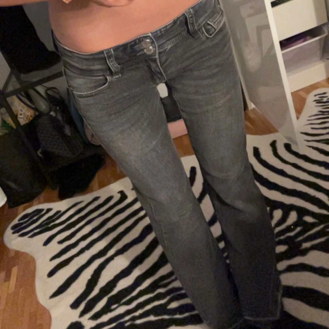 Grå low waist bootcut jeans🩶💞 - 1