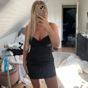 Klänning  - Från shein, aldrig använd. 