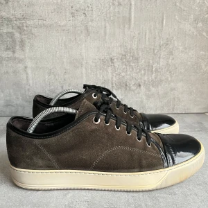Lanvin skor - Lanvin cap toe | skick 7/10 inte bästa men har mycket kvar att ge | endast skorna ingår | storlek uk 9 passar 43-44, äkta så klart!