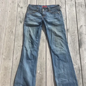 Lowwaist Levi’s jeans - Skitsnygga lowwaist Levi’s jeans! Säljer då de e lite långa på mig🩷