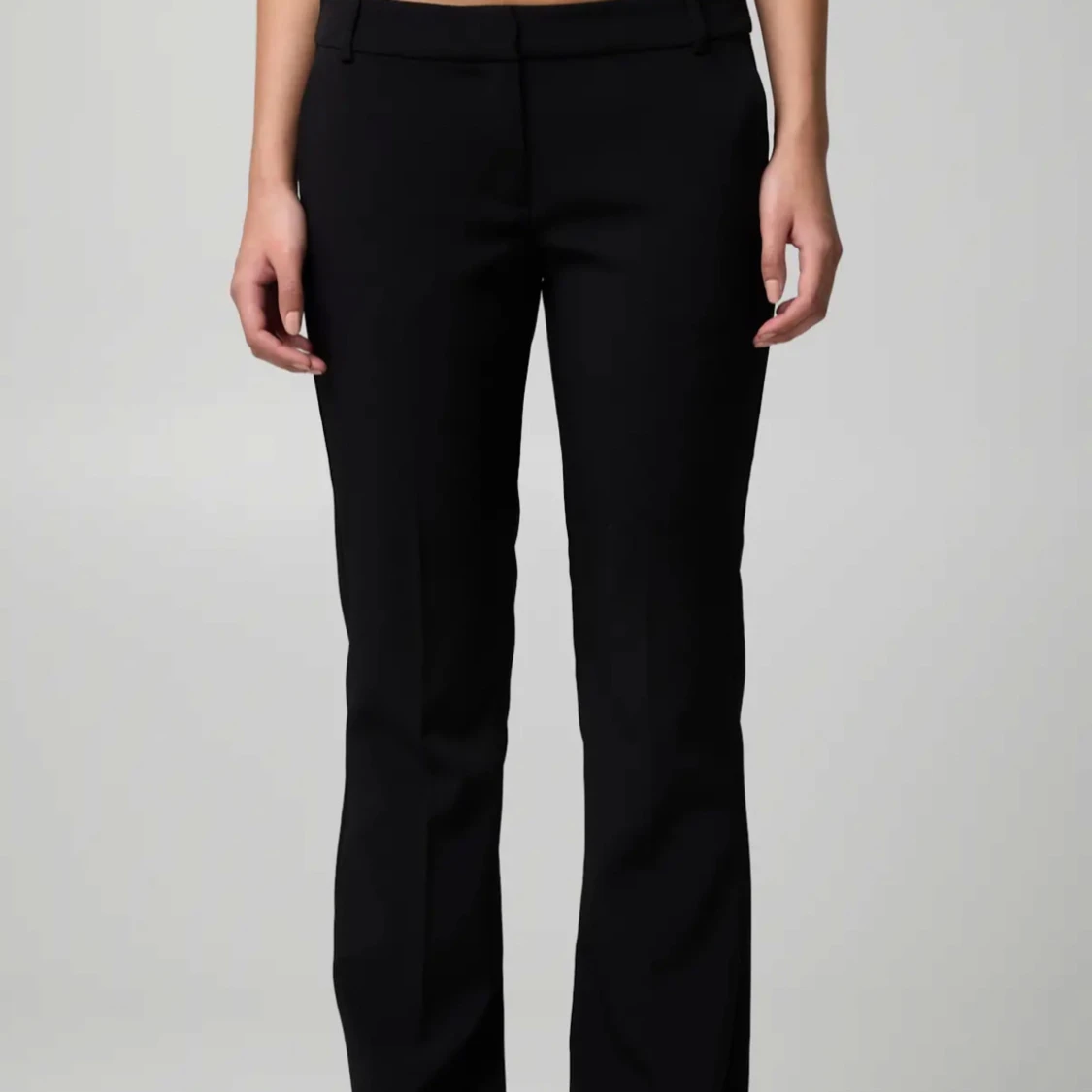 Svarta kostymbyxor med bootcut