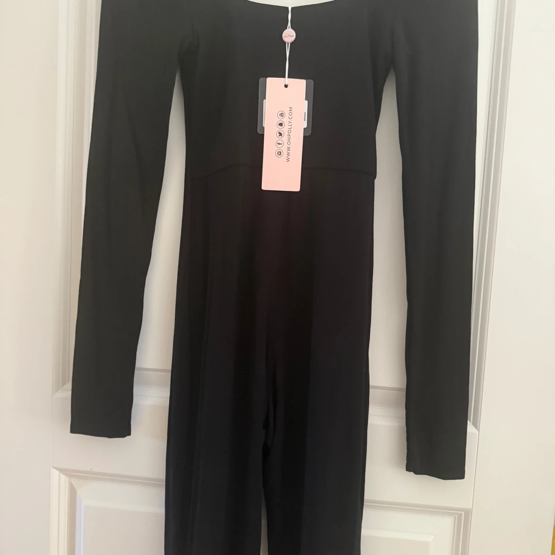 Svart långärmad jumpsuit från Oh Polly - 3