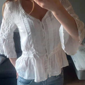 Fin blus - Super fin somrig luftig blus passar bra. Knappt använd💗 Skickar paket inom 1 dag