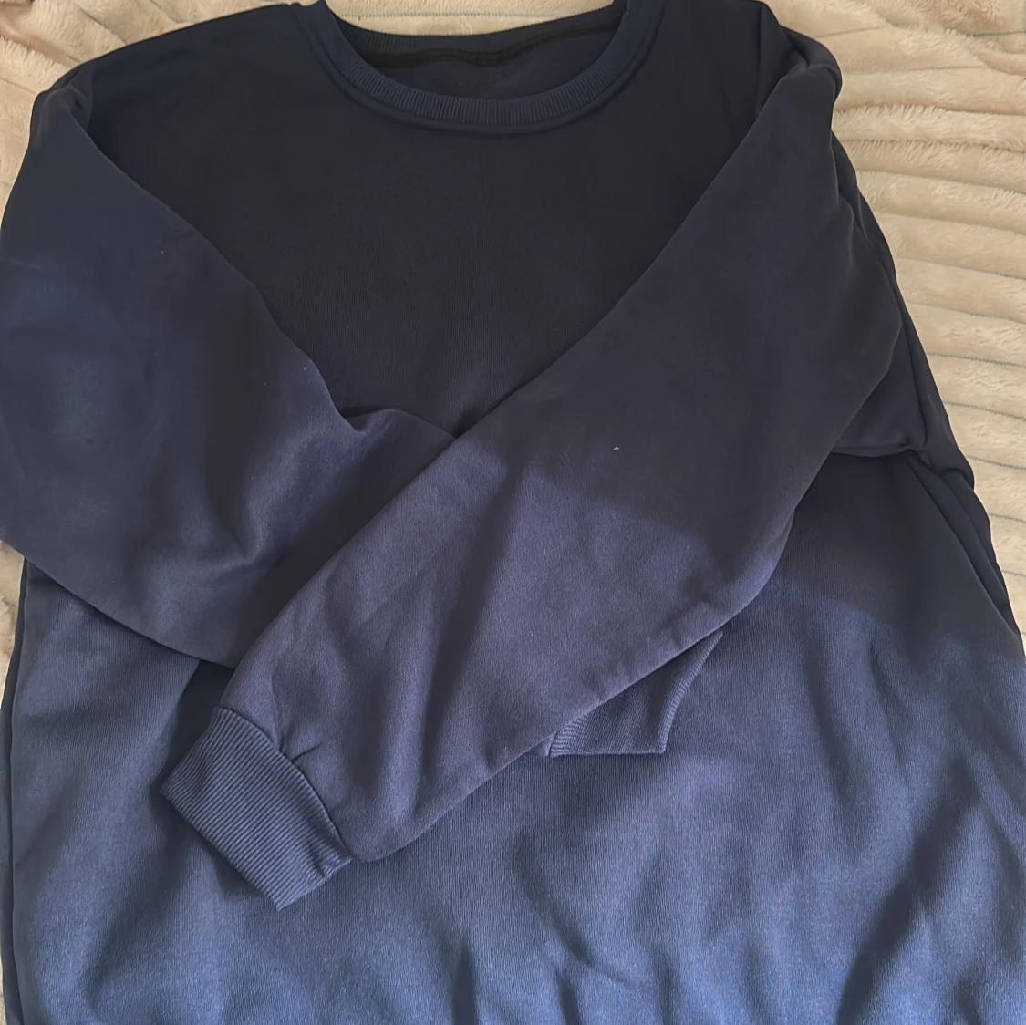 Mörkblå sweatshirt - 1