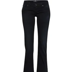 Ltb jeans - Jättefina men passar inte mig längre, nertrampade där bak som ni kan se sista bilden. Har inga bilder på för dom e för små 💗