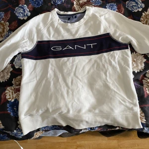 GANT crewneck tröja - Bra skick, krämvit GANT crewneck tröja