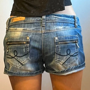Jeansshorts  - Midjemått: 40cm 💖 profilen för mer 