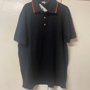 Tshirt Polo  - Ny, oanvänd tröja köpt från Zalando och returperioden har passerat.