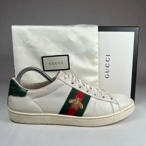 Gucci Ace - Gucci ace skor♥️💚| storlek 39 passar 40📏📏📏jättefint skick✅inga defekter🤩🤩🤩tillbehör: ALLT OG  inklusive kort och allt| skriv vid minsta fråga 🤩🤩🤩