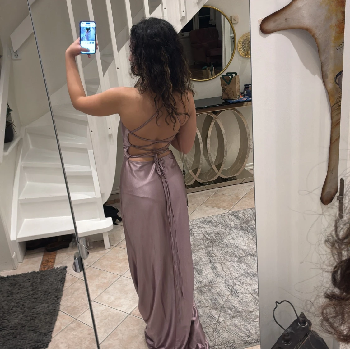 Ljuslila långklänning med slits - 2