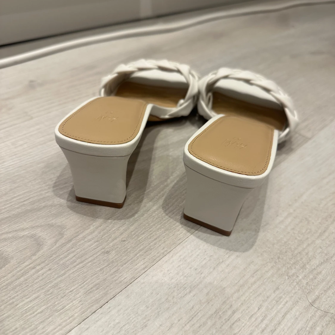 Vita flätade klackskor - 2