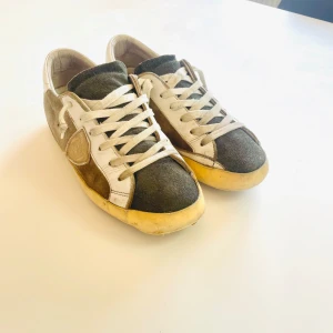 Philipe model skor - Skick 5/10 inga defekter förutom sulan som syns på bild. Priset är spikat