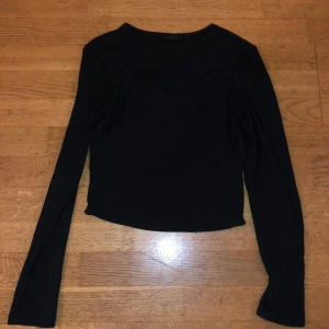 Svart långärmad tröja - Svart basic långärmad tröja