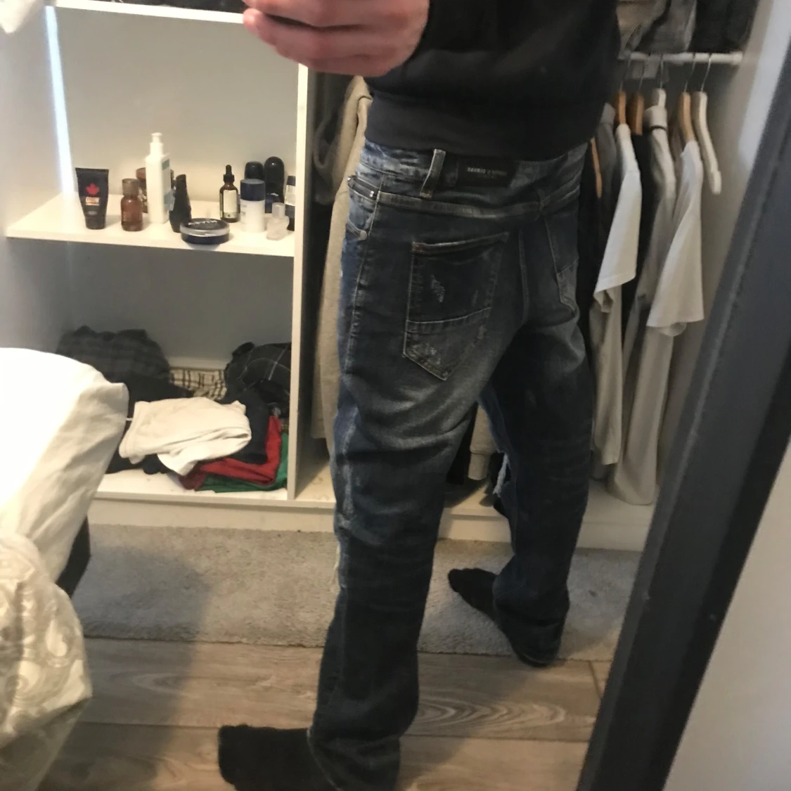 Blå jeans med slitningar från Suply demand - 2