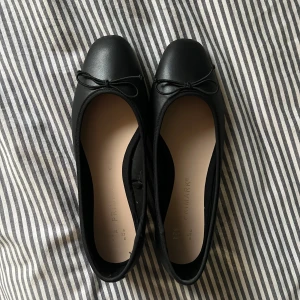 Ballerinaskor - Nyskick då de knappt är använda.